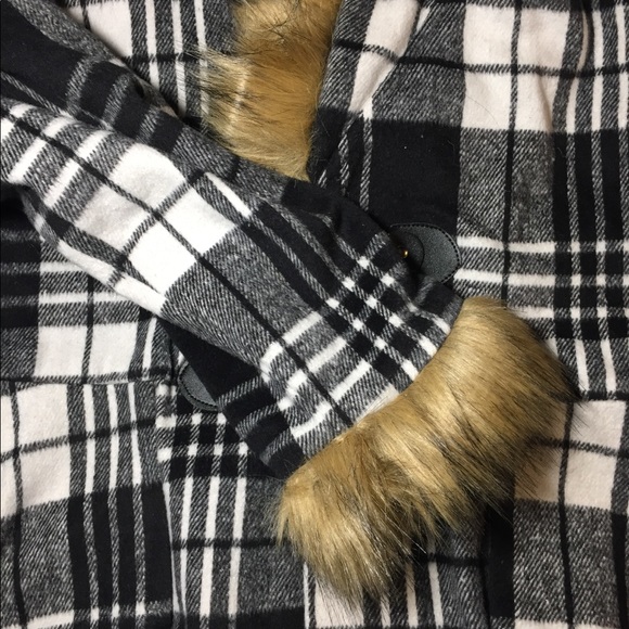 Plaid Winter Coat with Faux Fur Trim - Picture 5 of 6